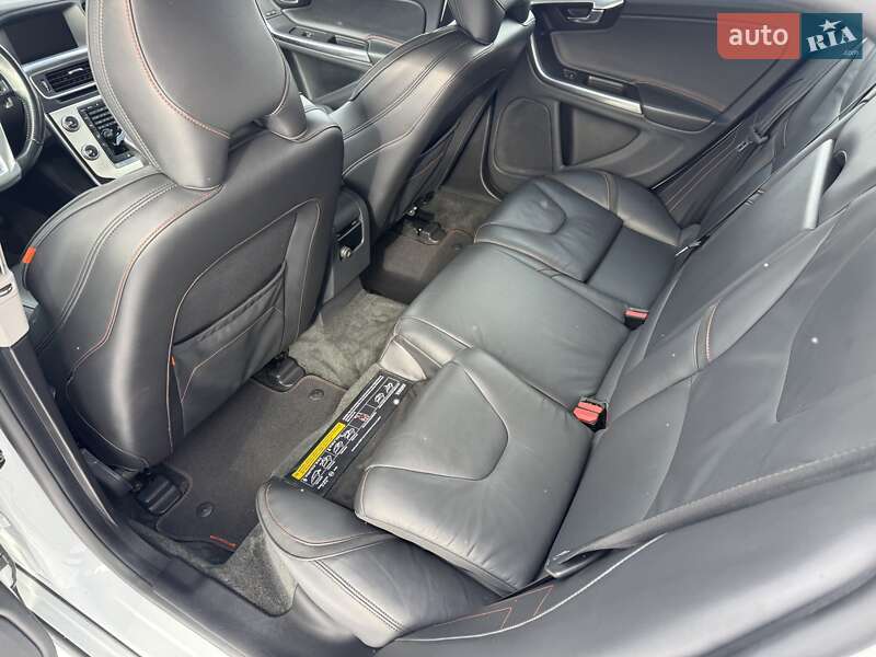 Универсал Volvo V60 2015 в Бродах фото 38 Универсал Volvo V60 2015 в Бродах