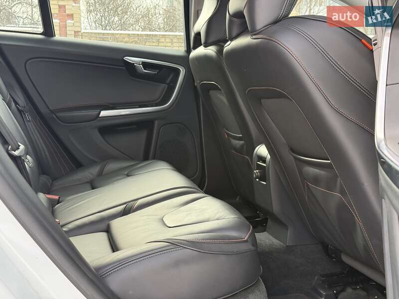 Универсал Volvo V60 2015 в Бродах фото 47 Универсал Volvo V60 2015 в Бродах