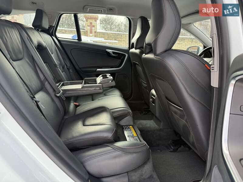 Универсал Volvo V60 2015 в Бродах фото 49 Универсал Volvo V60 2015 в Бродах