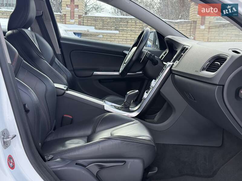 Универсал Volvo V60 2015 в Бродах фото 53 Универсал Volvo V60 2015 в Бродах