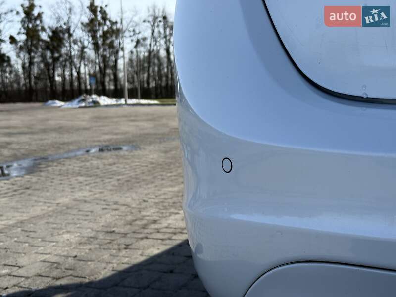 Универсал Volvo V60 2015 в Бродах фото 39 Универсал Volvo V60 2015 в Бродах