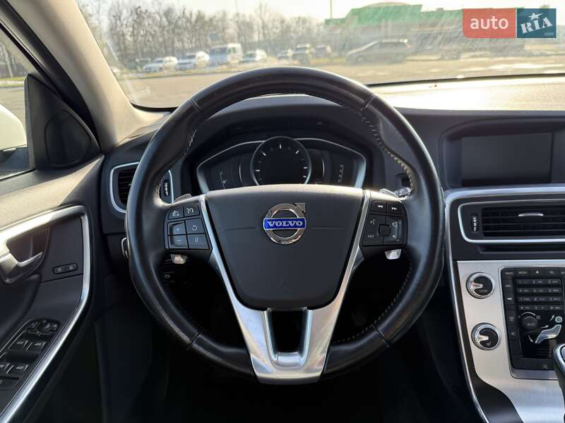 Универсал Volvo V60 2015 в Бродах фото 73 Универсал Volvo V60 2015 в Бродах