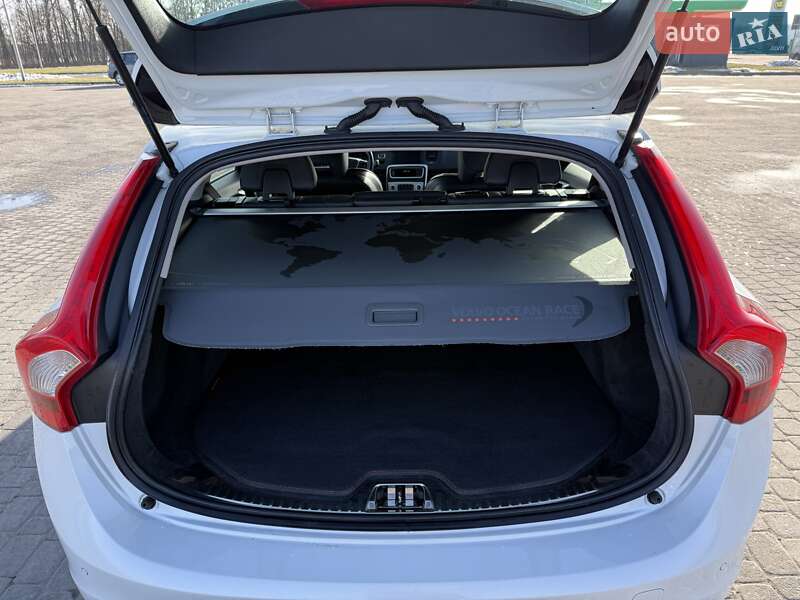 Универсал Volvo V60 2015 в Бродах фото 77 Универсал Volvo V60 2015 в Бродах