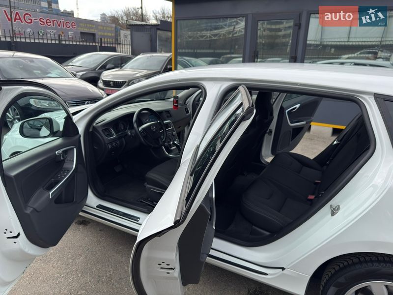 Универсал Volvo V60 2013 в Киеве фото 27 Универсал Volvo V60 2013 в Киеве