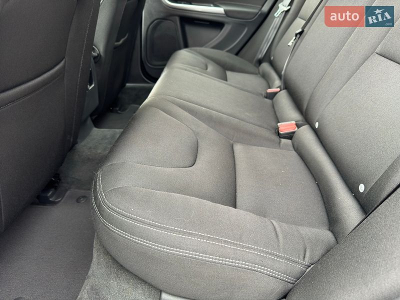 Универсал Volvo V60 2013 в Киеве фото 38 Универсал Volvo V60 2013 в Киеве