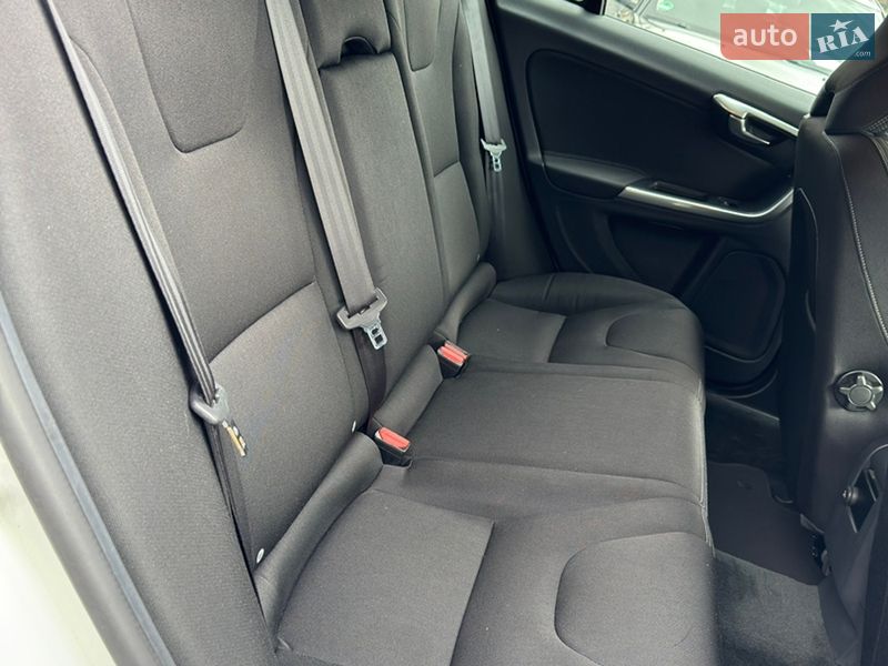 Универсал Volvo V60 2013 в Киеве фото 42 Универсал Volvo V60 2013 в Киеве