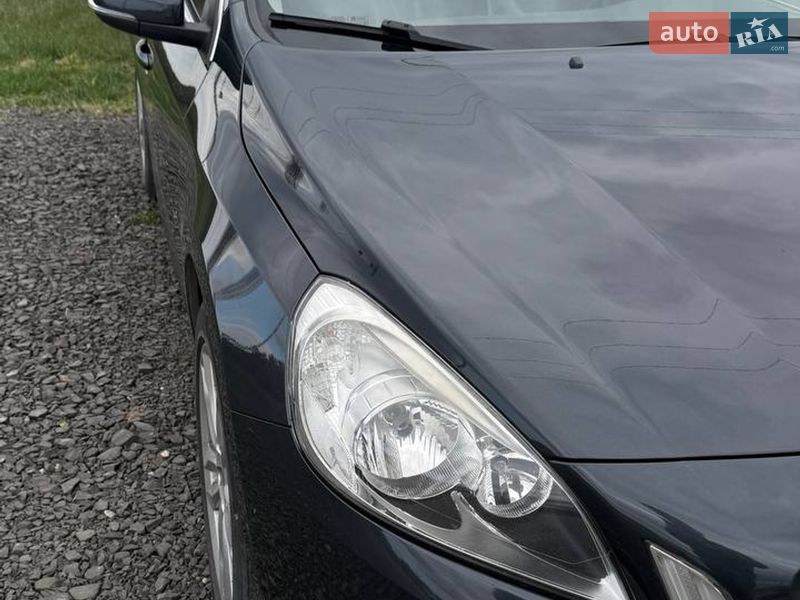 Універсал Volvo V60 2012 в Вараші
