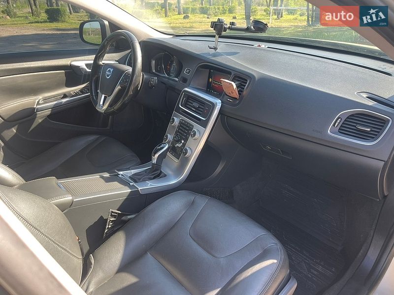 Универсал Volvo V60 2016 в Смеле