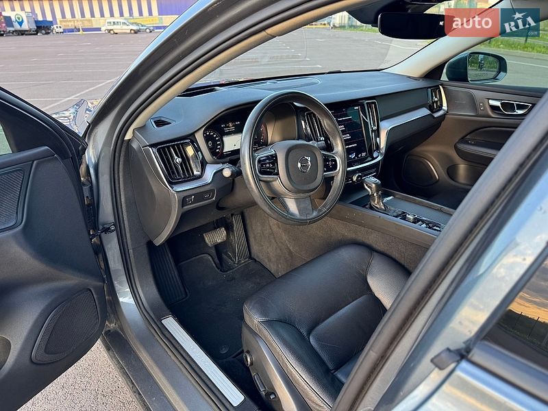 Универсал Volvo V60 2019 в Ровно
