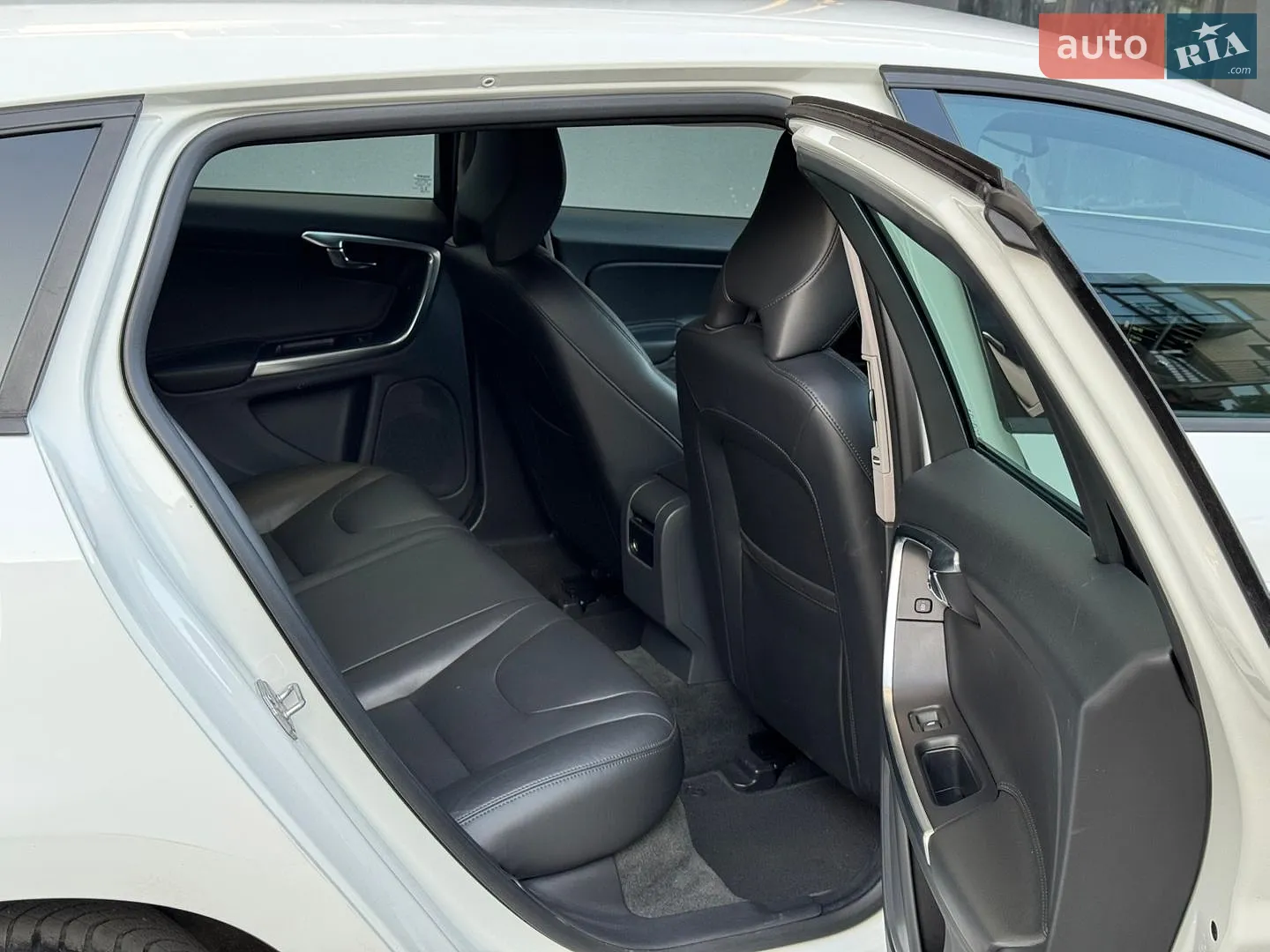 2015 Volvo V60 - мініатюра 18