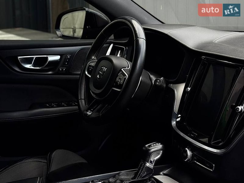 Универсал Volvo V60 2020 в Демидовке
