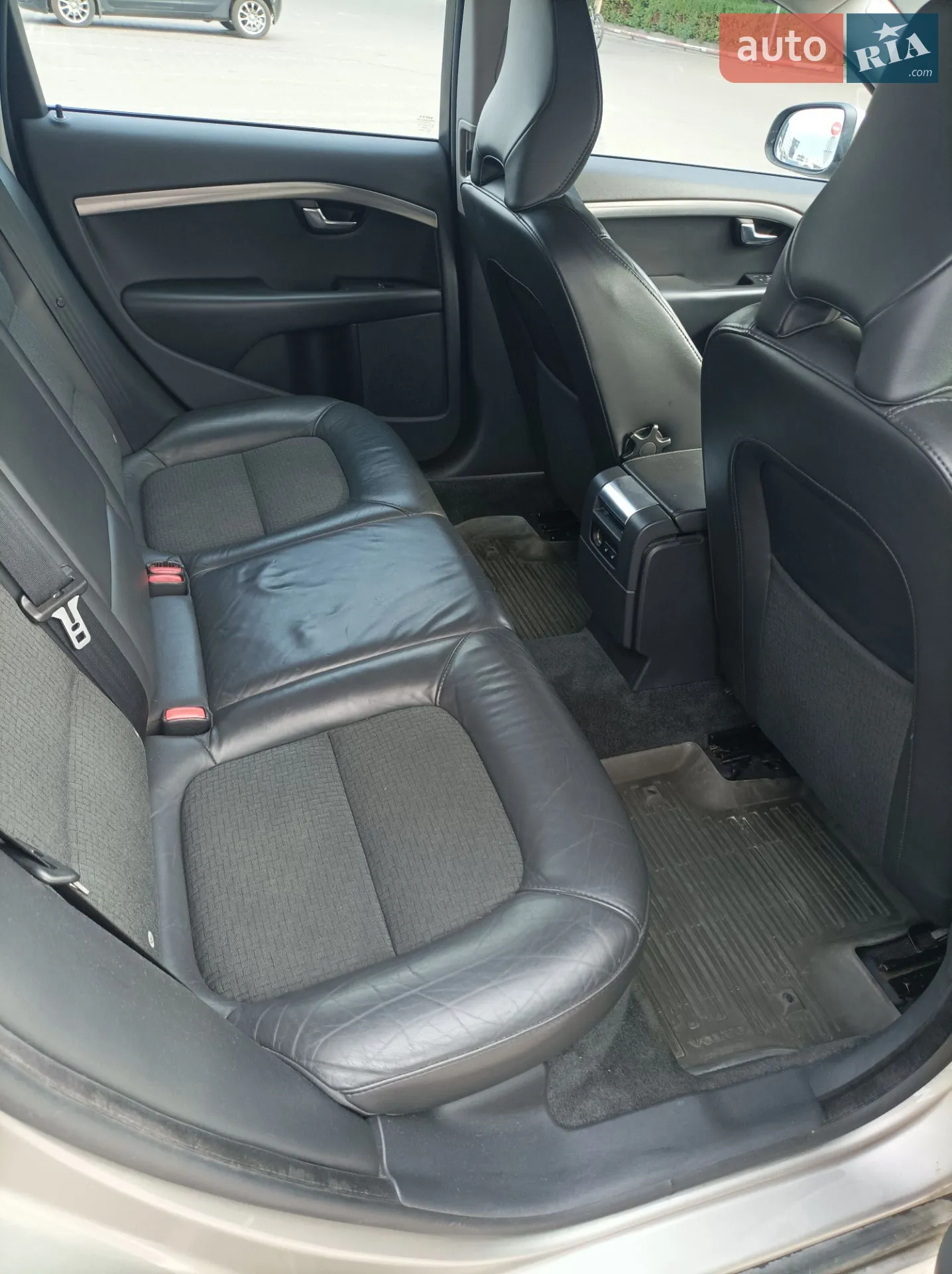 2011 Volvo V70 - мініатюра 8