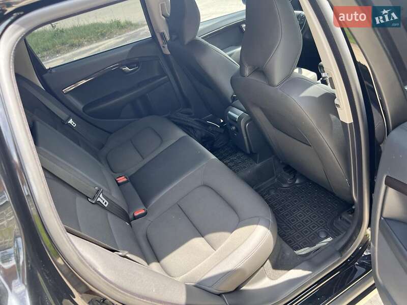 Універсал Volvo V70 2011 в Маневичах