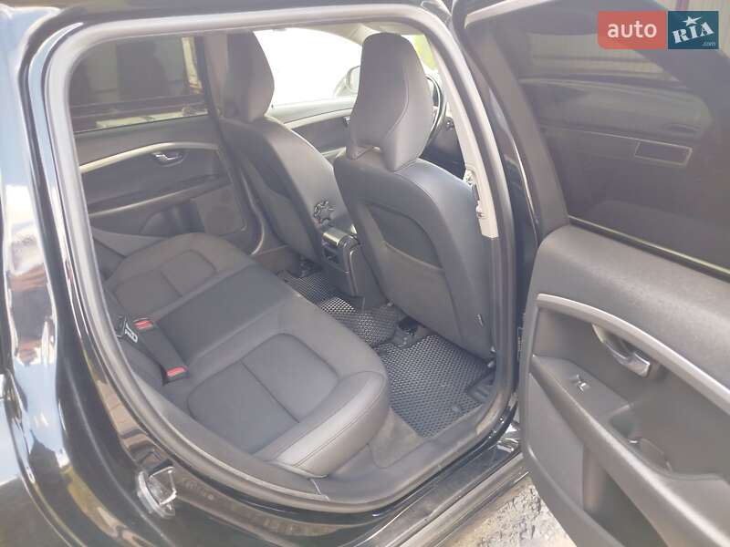 Универсал Volvo V70 2011 в Нововолынске