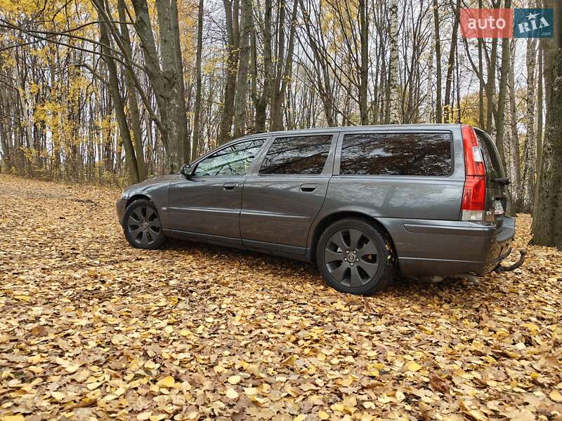 Універсал Volvo V70 2005 в  фото Універсал Volvo V70 2005 в