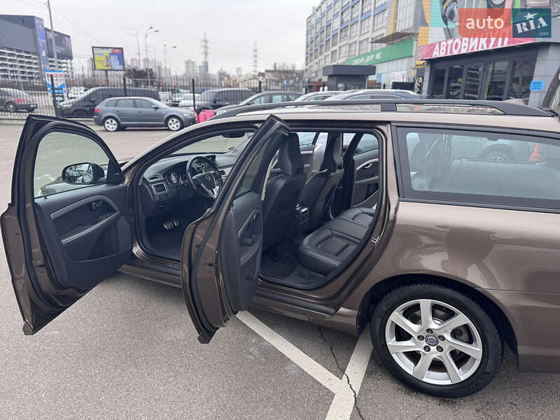 Універсал Volvo V70 2015 в Києві