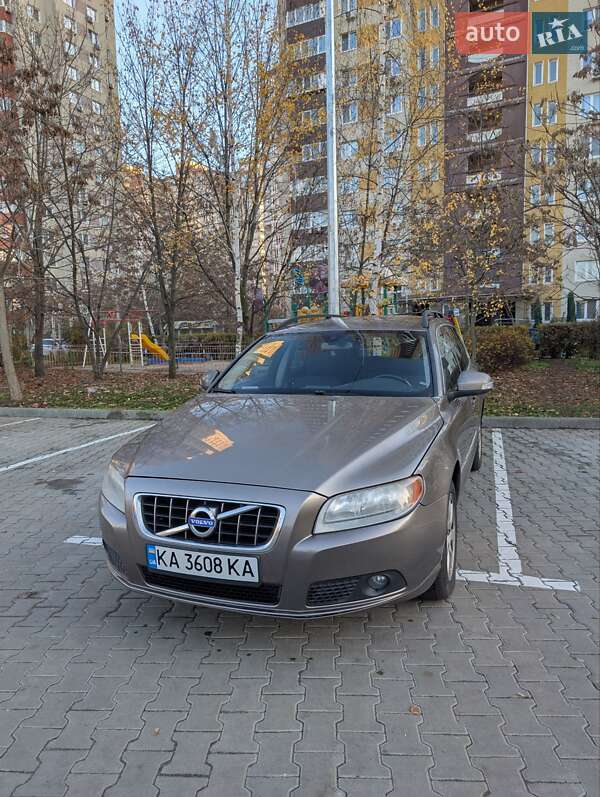 Универсал Volvo V70 2010 в Киеве