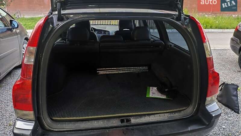 Универсал Volvo V70 2004 в Костополе