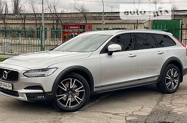 Универсал Volvo V90 Cross Country 2019 в 