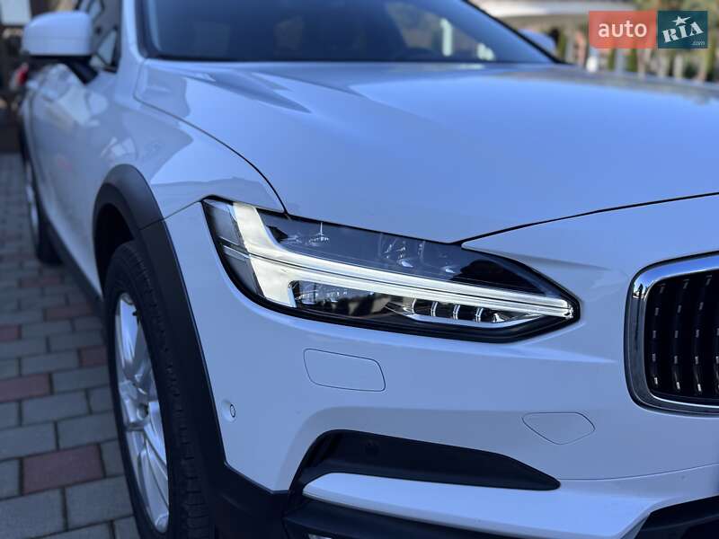 Універсал Volvo V90 Cross Country 2017 в Іршаві