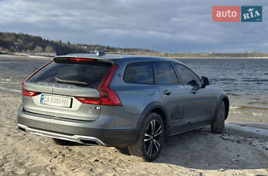 Универсал Volvo V90 Cross Country 2020 в 