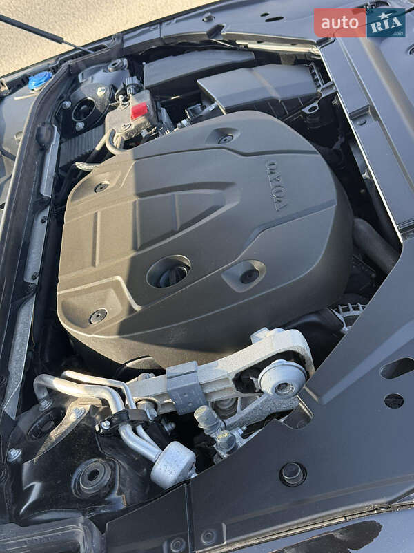 Універсал Volvo V90 Cross Country 2019 в Теребовлі