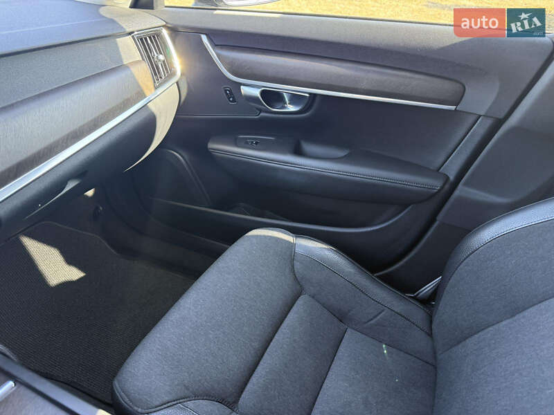 Універсал Volvo V90 Cross Country 2019 в Теребовлі