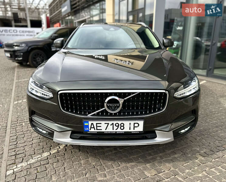 Універсал Volvo V90 Cross Country 2017 в Дніпрі