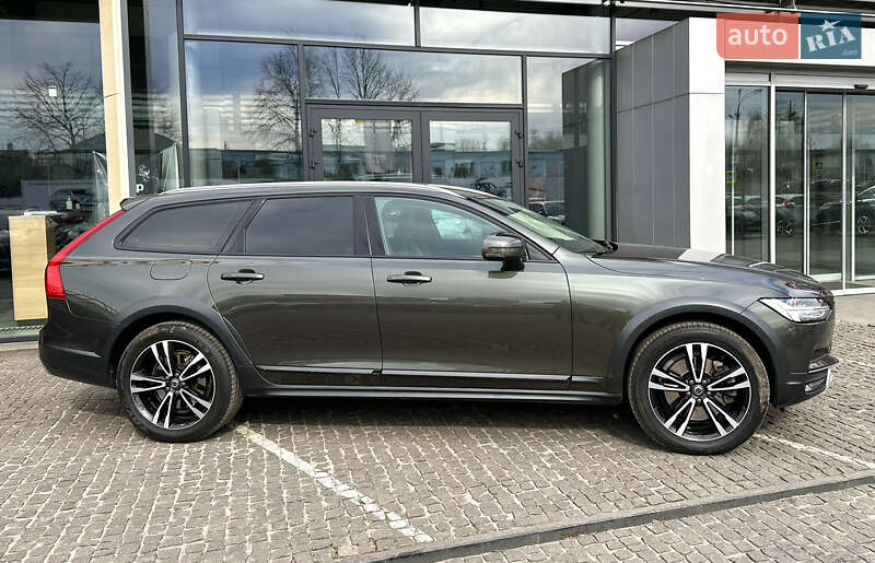 Універсал Volvo V90 Cross Country 2017 в Дніпрі