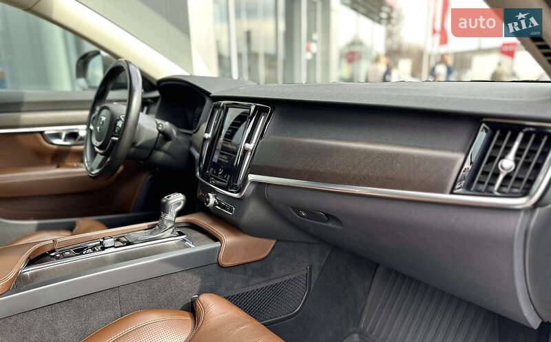 Універсал Volvo V90 Cross Country 2017 в Дніпрі