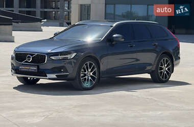 Универсал Volvo V90 Cross Country 2020 в 