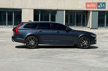 Универсал Volvo V90 Cross Country 2020 в 
