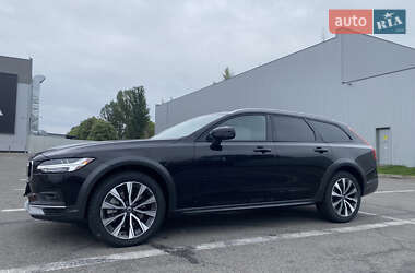 Универсал Volvo V90 Cross Country 2020 в 