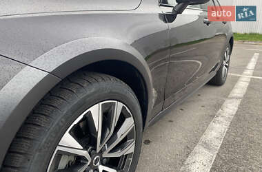 Универсал Volvo V90 Cross Country 2020 в 