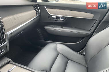 Универсал Volvo V90 Cross Country 2020 в 
