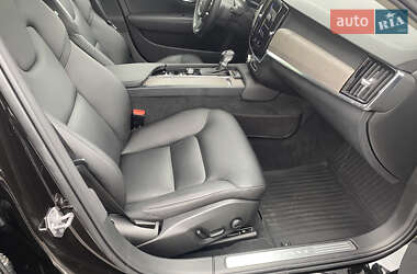 Универсал Volvo V90 Cross Country 2020 в 