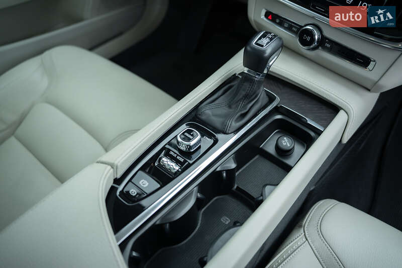 Універсал Volvo V90 Cross Country 2017 в Житомирі