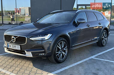 Универсал Volvo V90 Cross Country 2018 в 