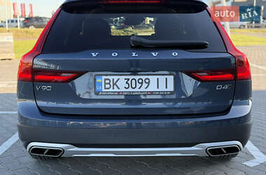 Универсал Volvo V90 Cross Country 2018 в 