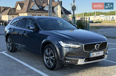 Универсал Volvo V90 Cross Country 2018 в 