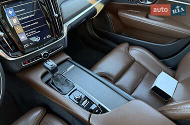 Универсал Volvo V90 Cross Country 2018 в 