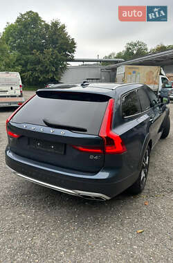 Универсал Volvo V90 Cross Country 2018 в 
