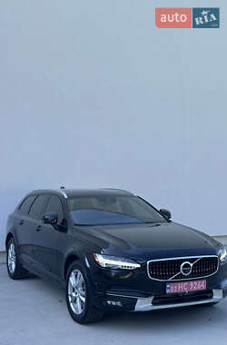 Универсал Volvo V90 Cross Country 2017 в 