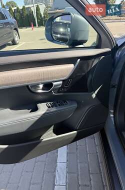 Универсал Volvo V90 Cross Country 2020 в 