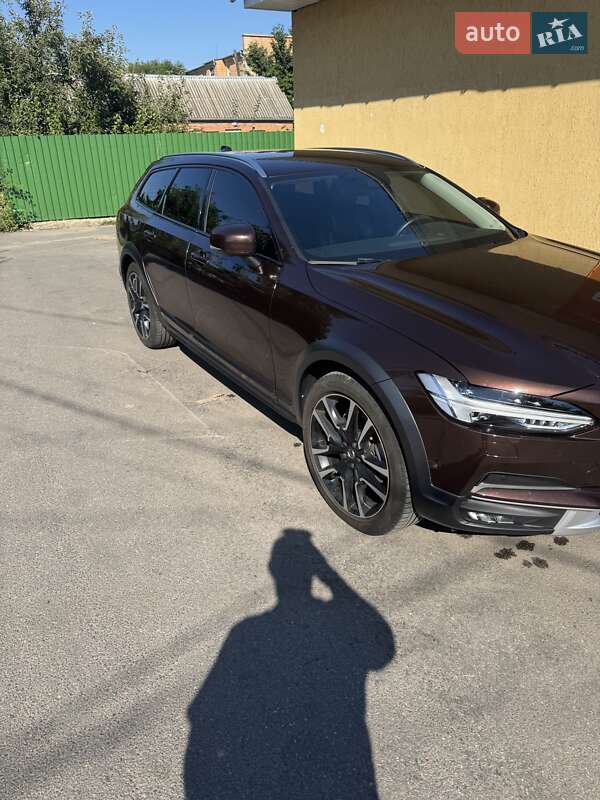 Универсал Volvo V90 Cross Country 2017 в Ильинцах