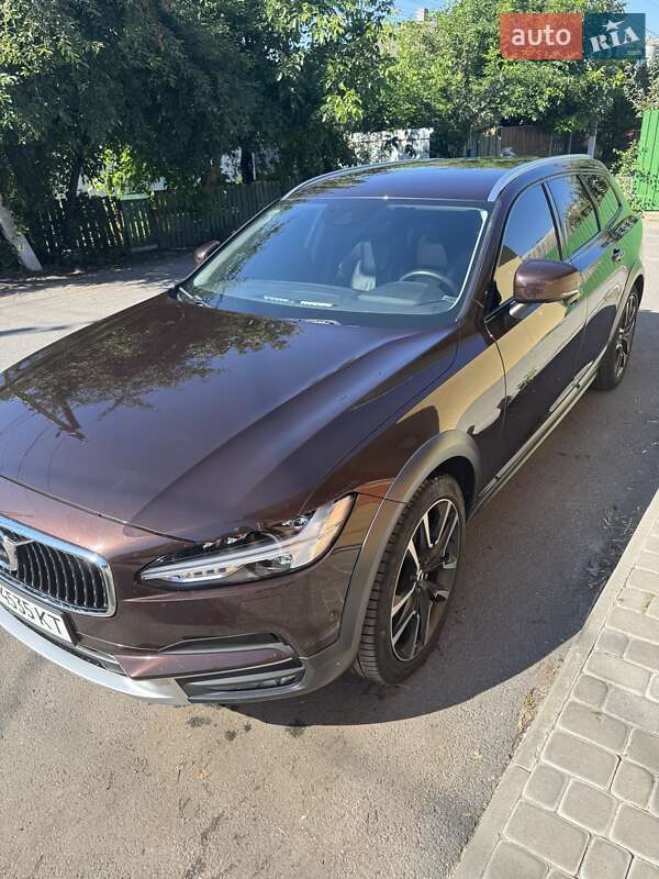 Универсал Volvo V90 Cross Country 2017 в Ильинцах