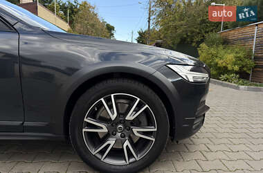 Универсал Volvo V90 Cross Country 2020 в 