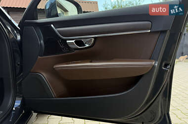 Универсал Volvo V90 Cross Country 2020 в 