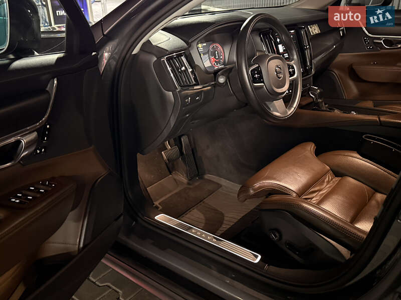 Универсал Volvo V90 Cross Country 2018 в Киеве