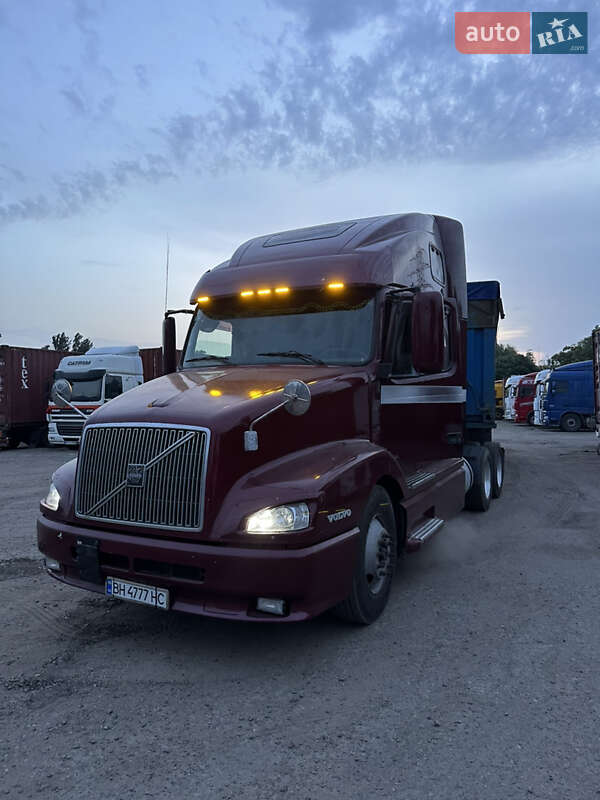 Тягач Volvo VNL 630 2002 в Одесі
